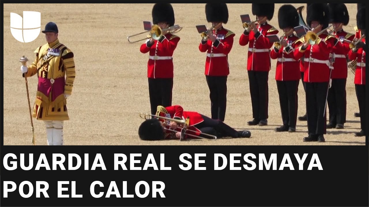 Guardias reales caen desmayados por las altas temperaturas