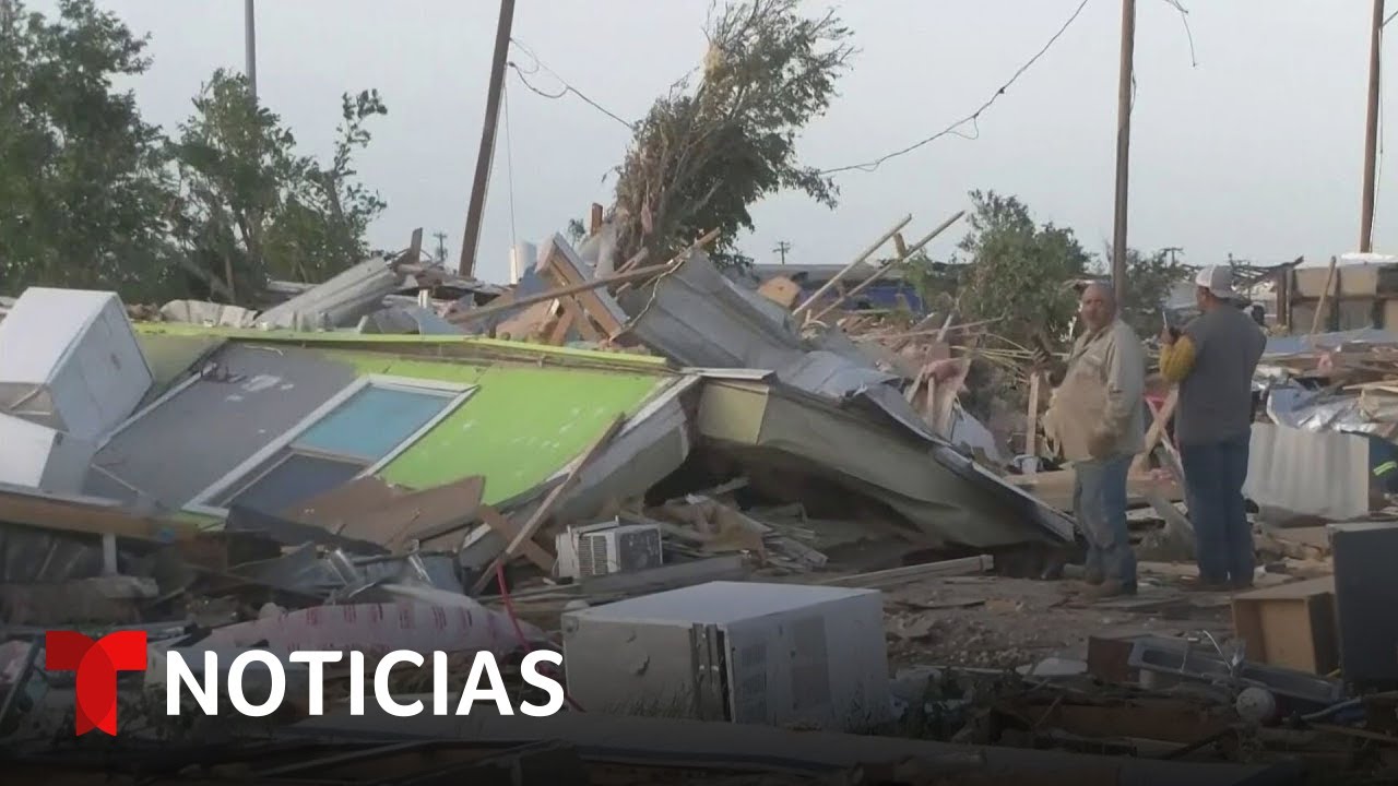 Un potente tornado deja destrucción y muerte en el norte de Texas | Noticias Telemundo