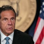 Mujer afirma que el exgobernador de Nueva York la había manoseado