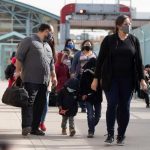 Texas envía solicitantes de asilo a las principales ciudades