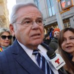 El senador Bob Menéndez se declara inocente por tercera vez