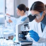 Una científica de ADN manipuló datos en cientos de casos durante décadas