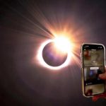 el eclipse solar podría interrumpir el servicio de telefonía móvil