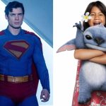 De un lado está Superman con su increíble traje azul, y del otro Lilo cargando a Stitch muy feliz