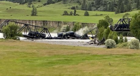Train derailment in Montana causes an accident in the Yellowstone River bridge