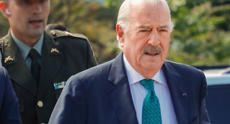 Andres Pastrana is detained at Angola’s airport