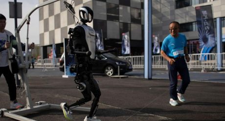Humanoid Robots to Run Their First Half Marathon Alongside Humans in Beijing