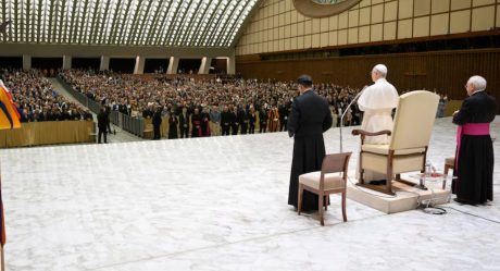 Leo XIV to the Curia: “Work without prejudice and with good humor, as Pope Francis taught us”