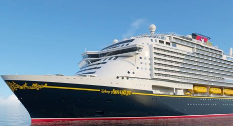 Dad Jumps Into the Sea and Saves His Daughter After She Falls from the Disney Dream